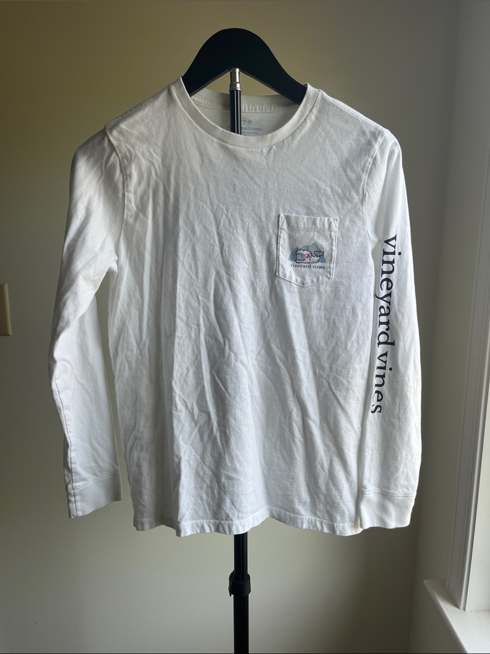 Vineyard Vines White Long-Sleeve Pocket Tee with Sleeve Script